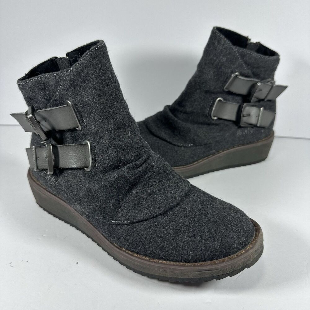 Blowfish Malibu Womenโs Size 6 Gray Felt Ankle Boots Double Buckle B130 Wedge